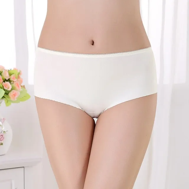 The new ultra-thin Women's sexy Panties silk  Intimates Quick dry comfortable underwear direct vacation seamless  briefs